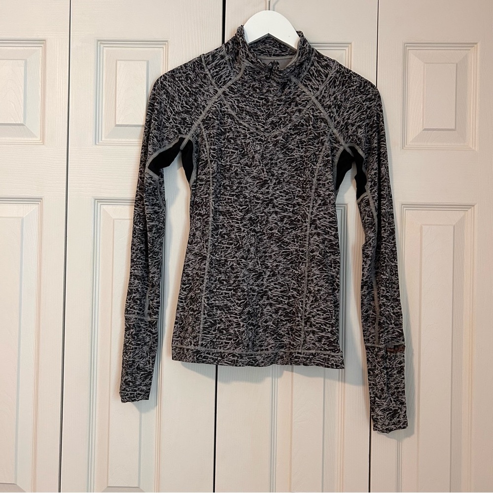 Lululemon Long Sleeve Pull Over 1/4 Zip Thumb Hole Sz 4 Workout Athletic yoga